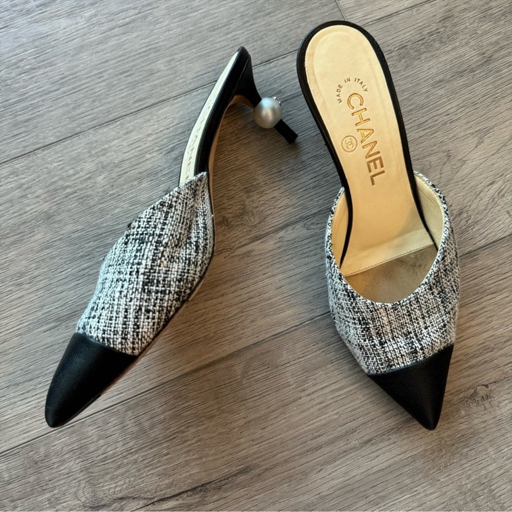 Authentic Chanel Tweed Pump